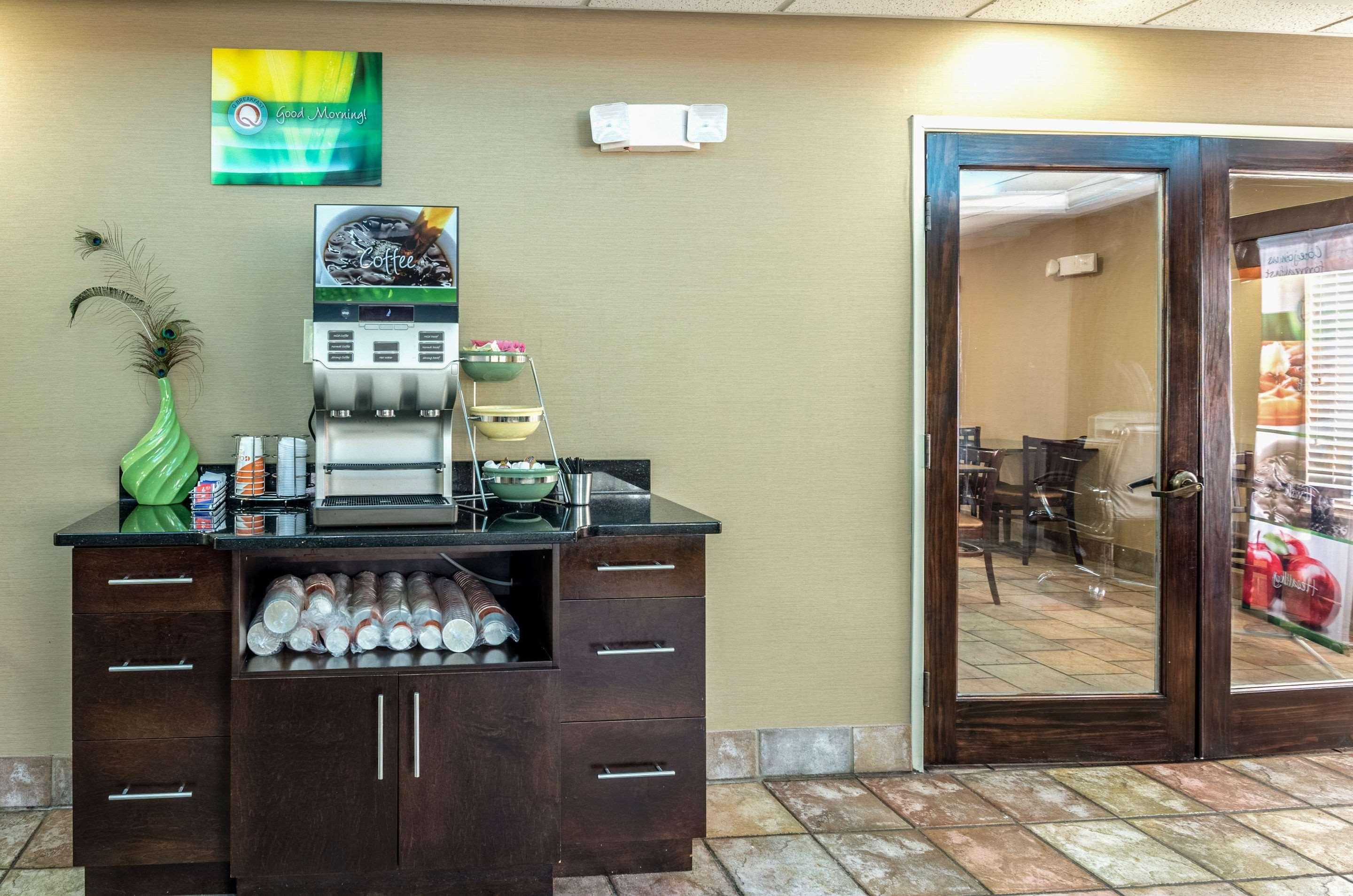 Spark By Hilton Wytheville East Main Street Exterior photo