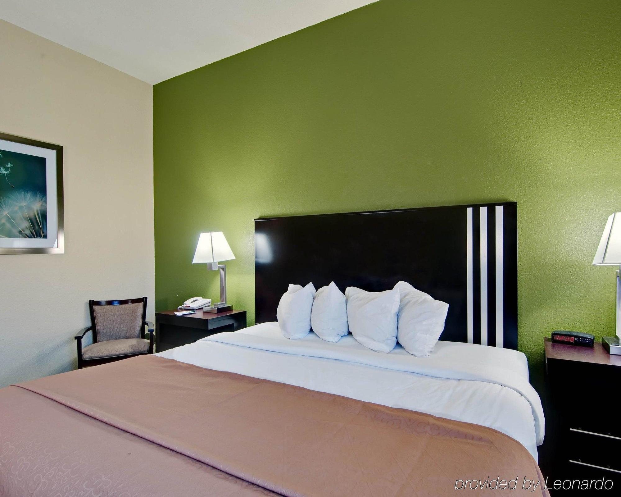 Spark By Hilton Wytheville East Main Street Exterior photo
