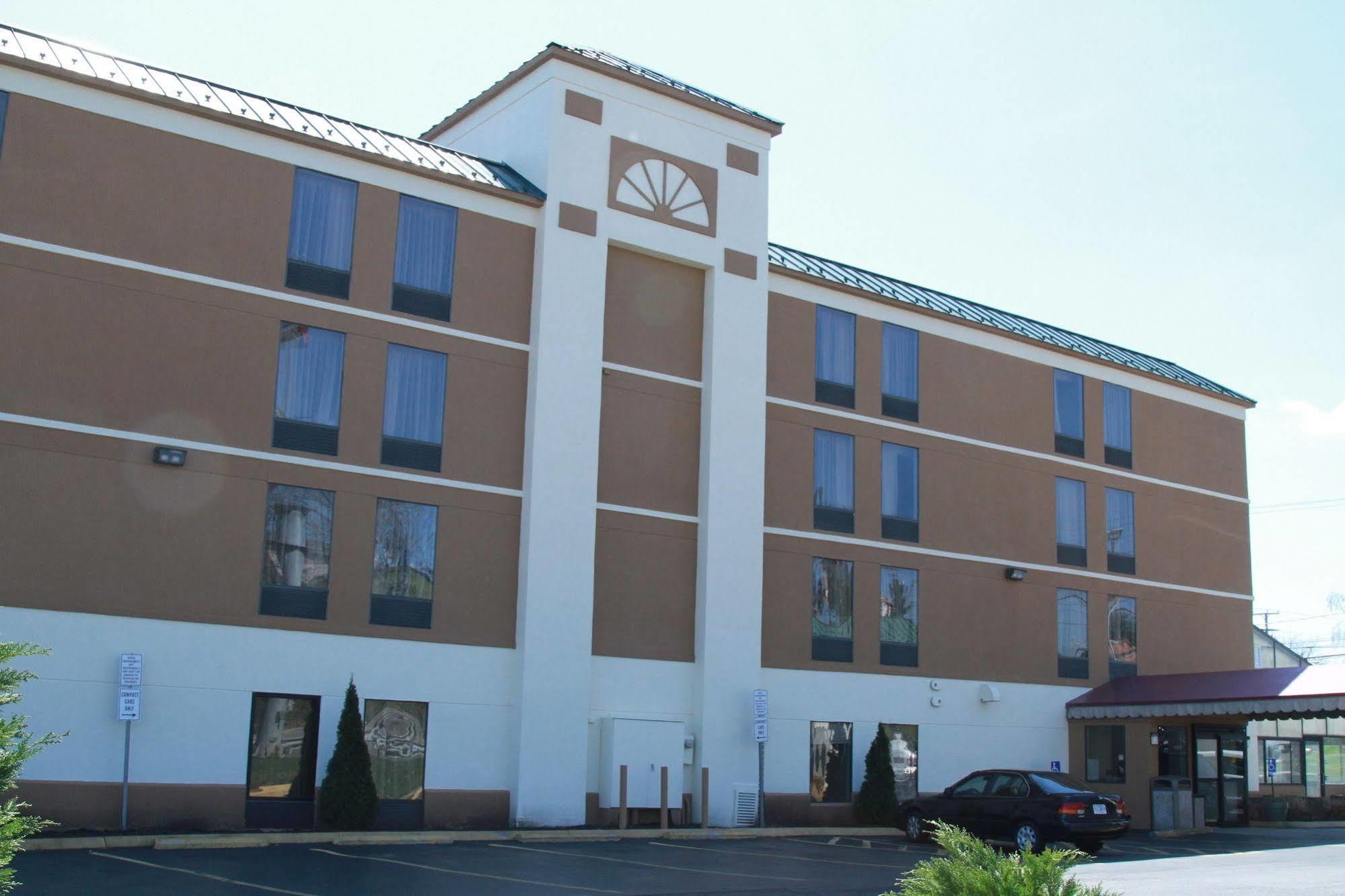 Spark By Hilton Wytheville East Main Street Exterior photo